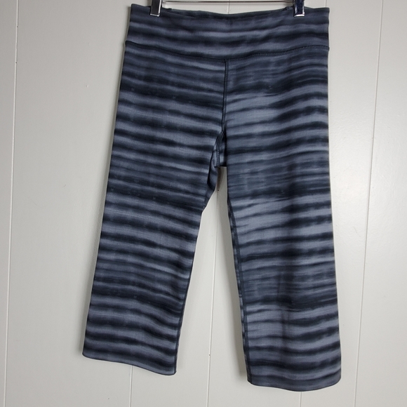 Under Armour workout Capri pants size medium - Picture 12 of 12